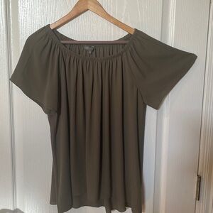 Vince Camuto short Flutter sleeve top fits up to L